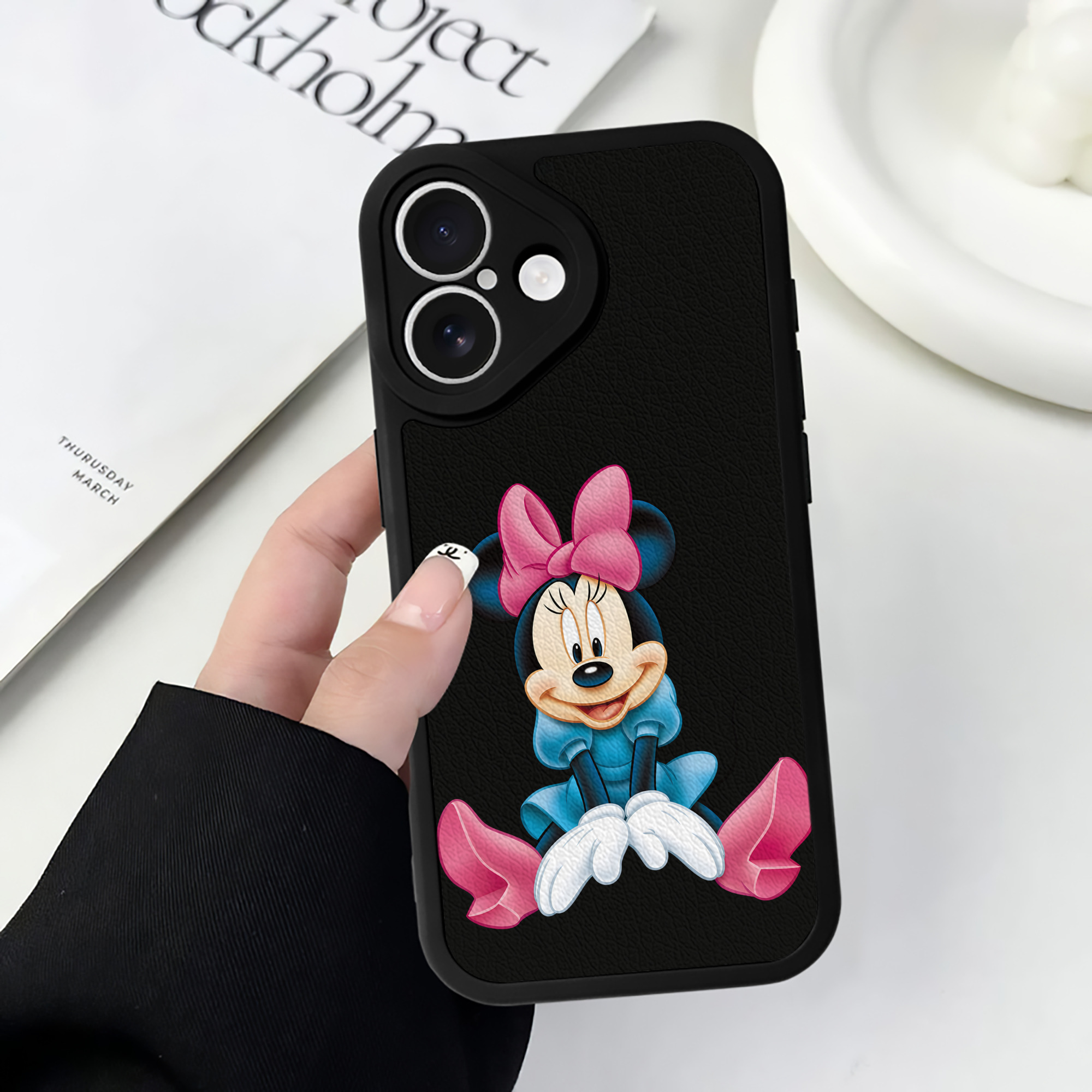 （画像用） ミッキーマウス Mickey Mouse 【iPhone 16シリーズ対応】シリコンスマホケース（レザー調） 材質：シリコン